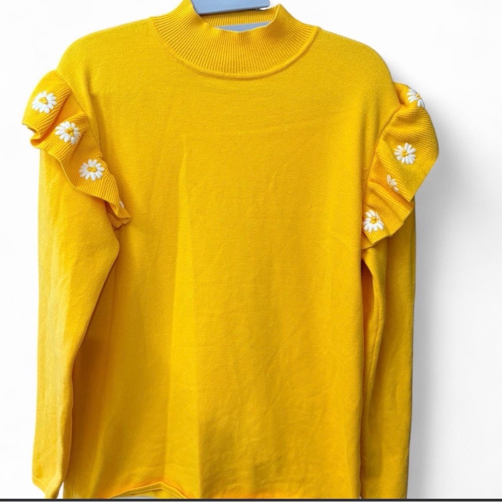 DAISY RUFFLE SWEATER 🌼